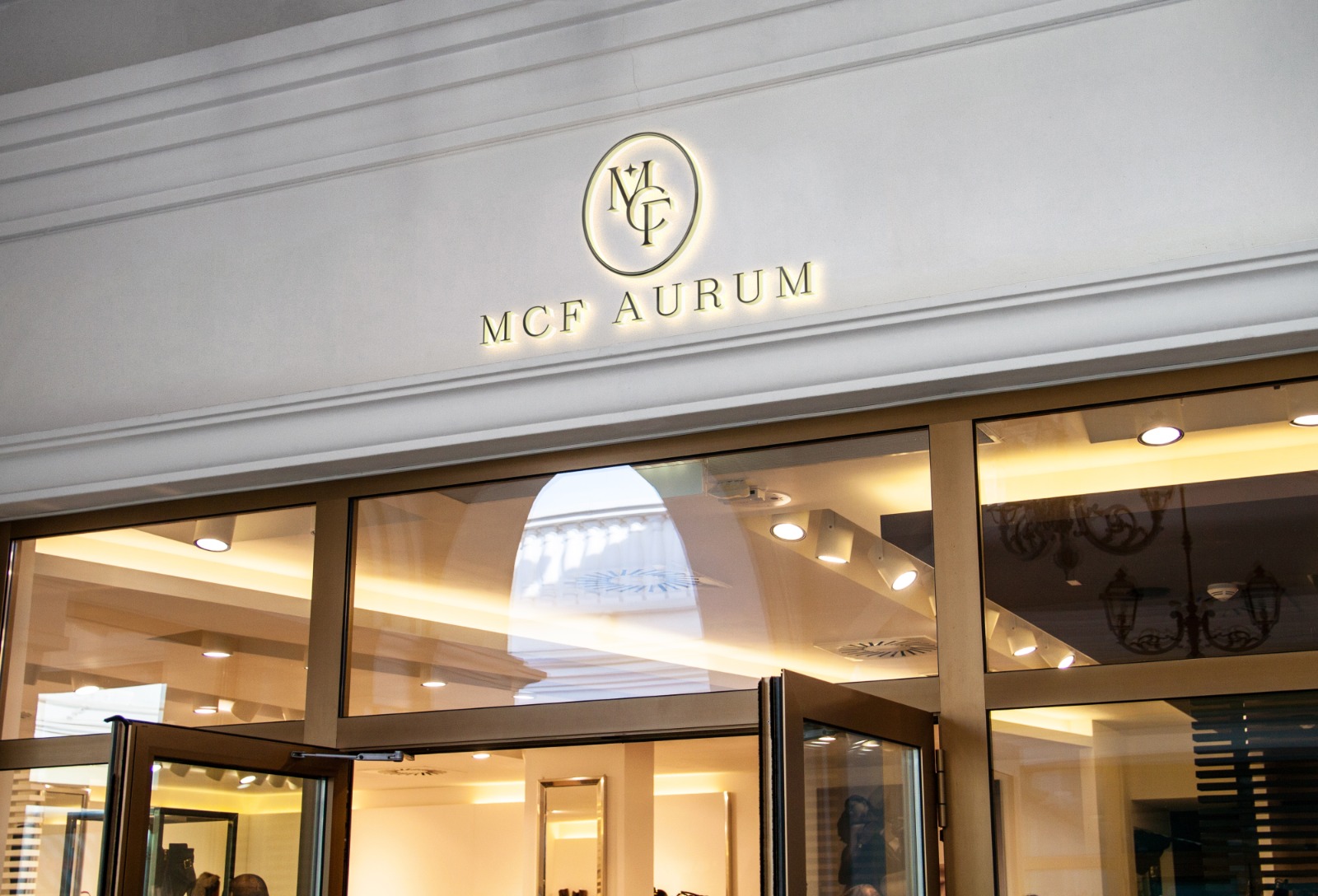 Bild zeigt den MCF Aurum Shop von Außen